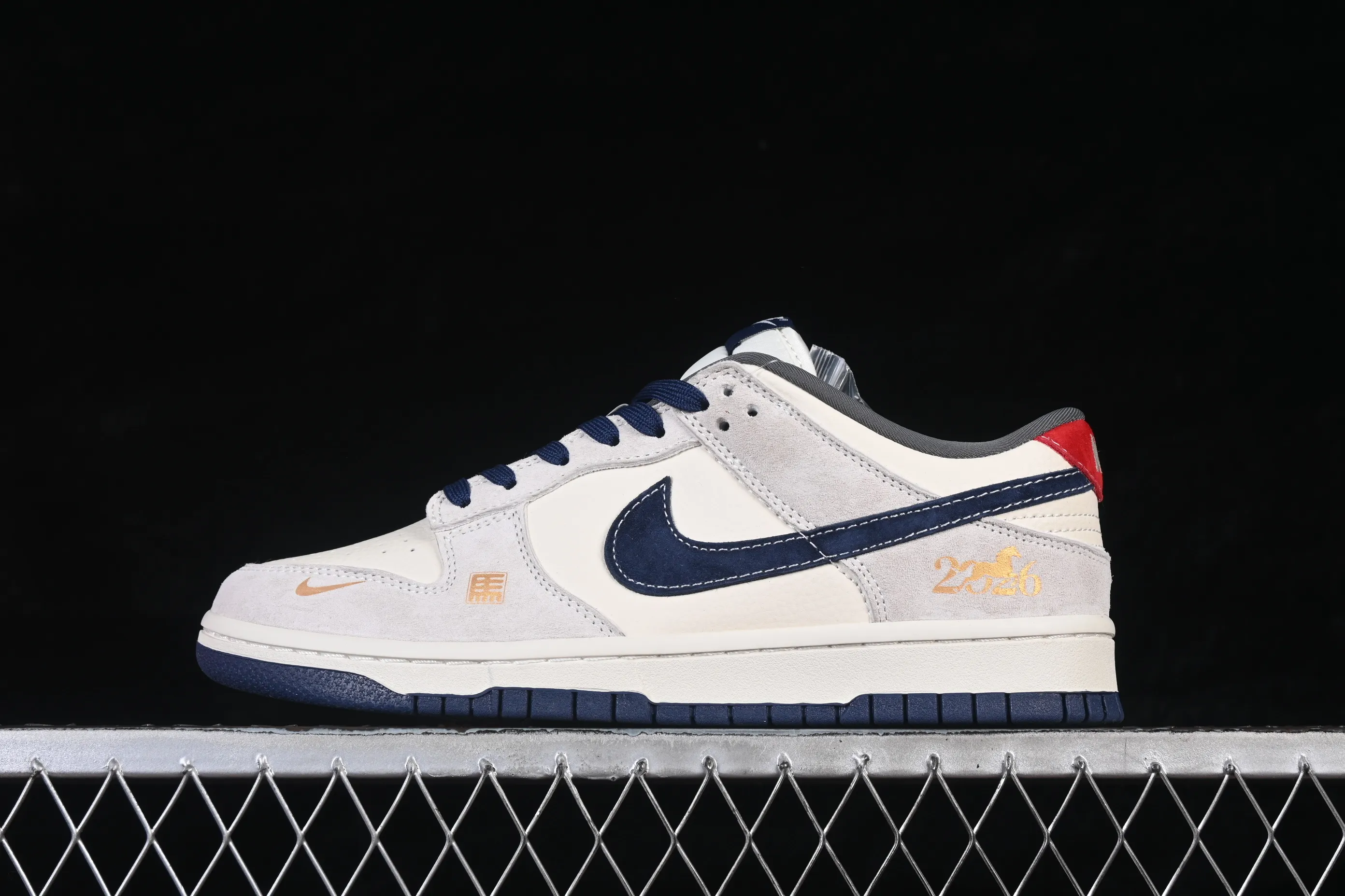 All categories Nk SB Dunk Series Nk SB Dunk Low High-end customized low-top sneakers Nike SB Dunk Low Limited to the Year of the Horse Gold is born every step of the way High-end customized low-top casual sneakers MN1688-112